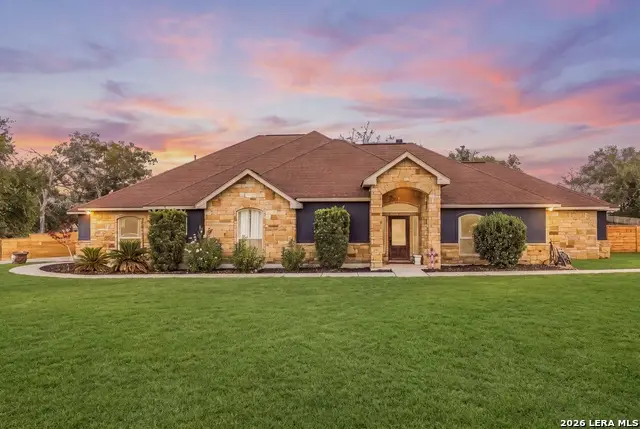 112 Abrego Knoll Dr, Floresville, TX 78114 - #1