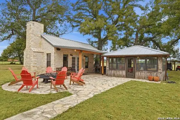 809 Rivertree Road, Leakey, TX 78873