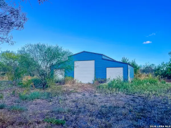 3756 Elm Dr, Beeville, TX 78102