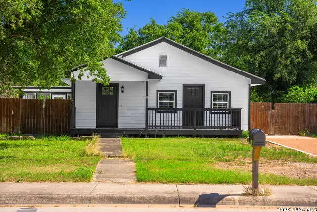 512 Guadalupe St, Kerrville, TX 78028 - #1