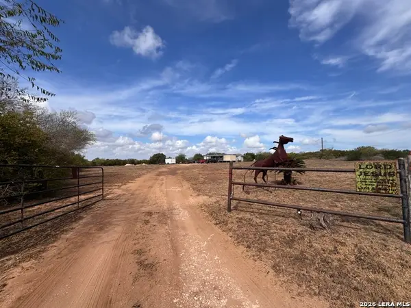 1689 Fm 2824, Beeville, TX 78102