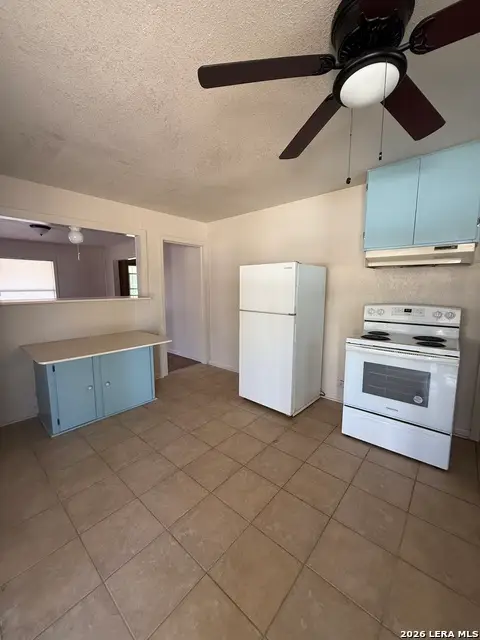 505 S 5th St, Carrizo Springs, TX 78834 - #2