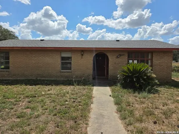 10 Karen Ln, Poteet, TX 78065