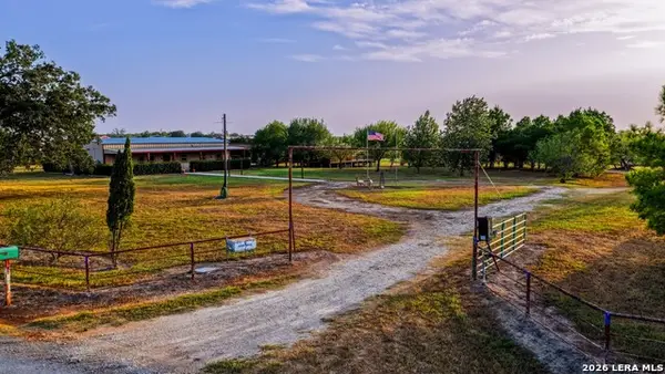 331 County Road 423, Stockdale, TX 78160