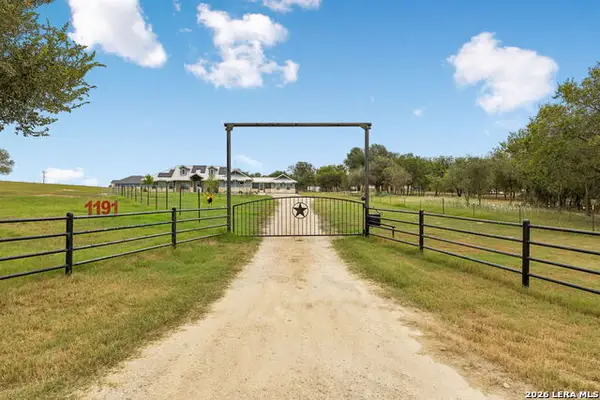 1191 Hartfield Rd, Seguin, TX 78155