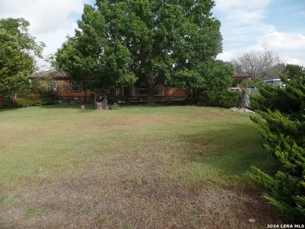 158 Oak Valley Dr, Lakehills, TX 78063