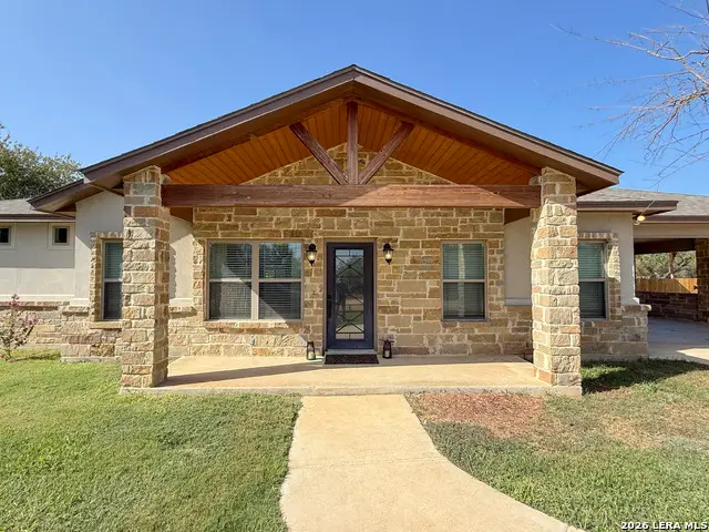 300 Bluebonnet Ave, Devine, TX 78016 - #3