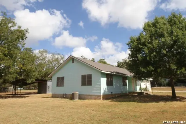 610 N Pine St, Fredericksburg, TX 78624 - #3
