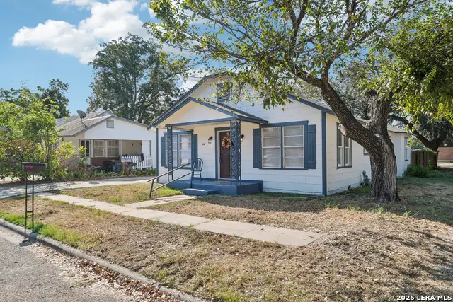306 E Bowie St, Luling, TX 78648 - #1