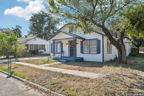 306 E Bowie St, Luling, TX 78648