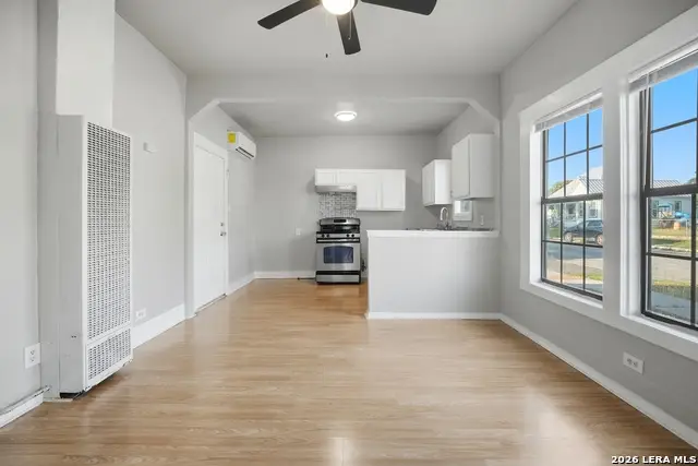 310 S Las Moras St, San Antonio, TX 78207 - #3