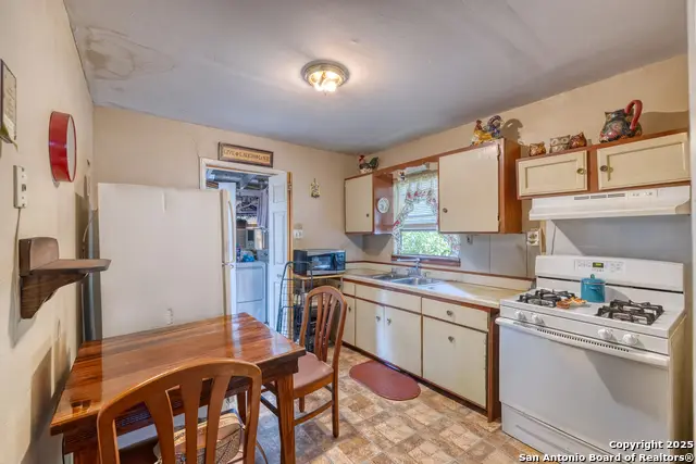 1104 Avenue S, Hondo, TX 78861 - #3