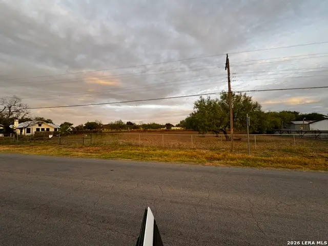 412 N Transportation Dr, Devine, TX 78016 - #2
