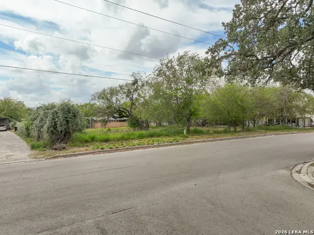 607 W Colonial, Devine, TX 78016 - #3