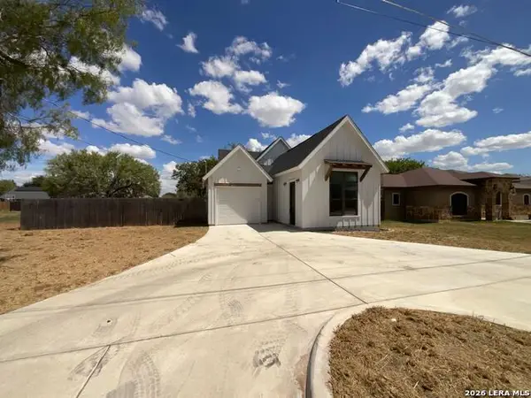 926 Joyce Marlene, Poteet, TX 78065