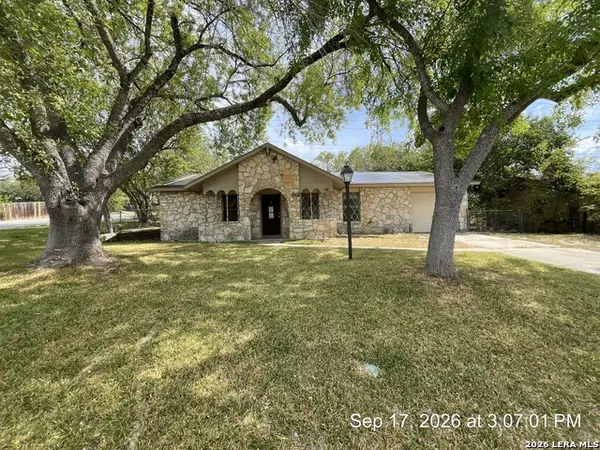 7422 Valley Oak St, Live Oak, TX 78233