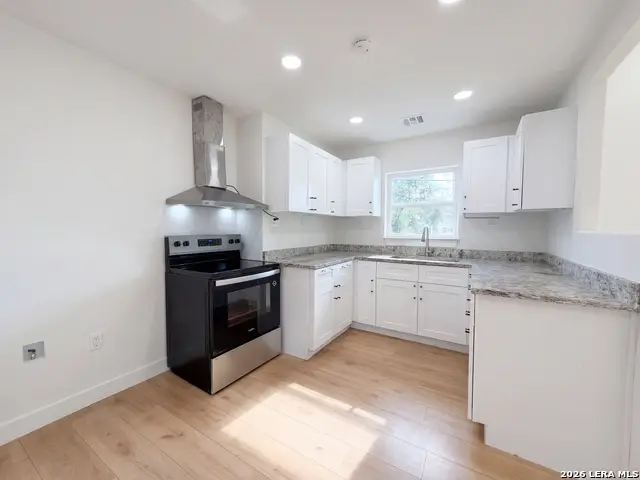606 E Langley Blvd, Universal City, TX 78148 - #2