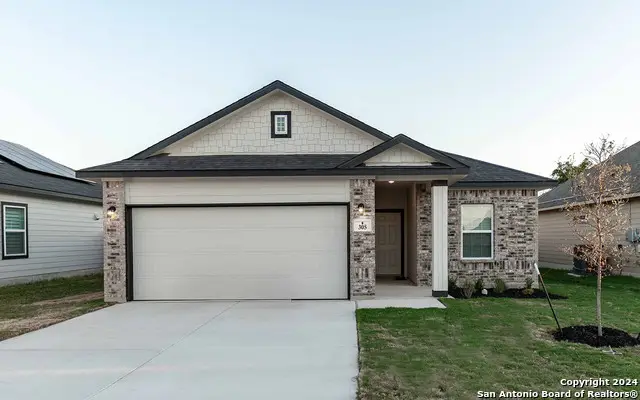 305 Jean St, Seguin, TX 78155 - #1