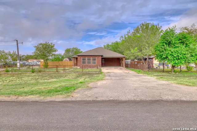 2211 N Knox St, Uvalde, TX 78801 - #1