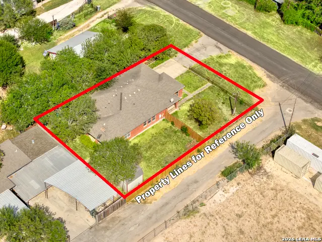 2211 N Knox St, Uvalde, TX 78801 - #3