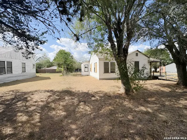 201 Slayden St, Yoakum, TX 77995 - #1