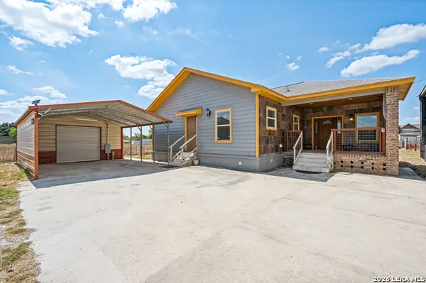 25375 Whispering Winds Dr, San Antonio, TX 78264