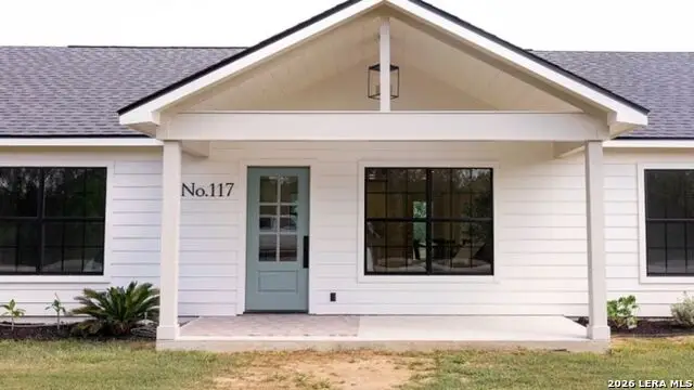117 Cemetery Rd, Charlotte, TX 78011 - #1