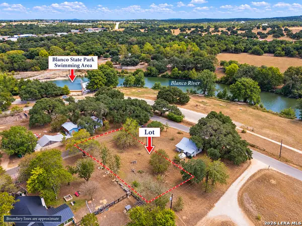 3 Elm St, Blanco, TX 78606