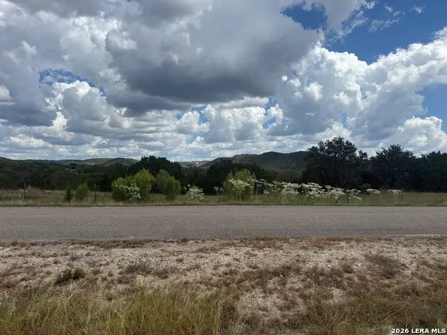 000 Bear Creek Rd, Pipe Creek, TX 78063 - #3