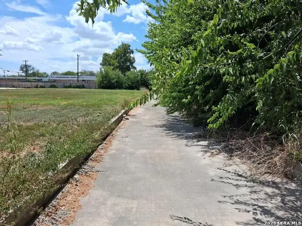 317 W Langley Blvd, Universal City, TX 78148
