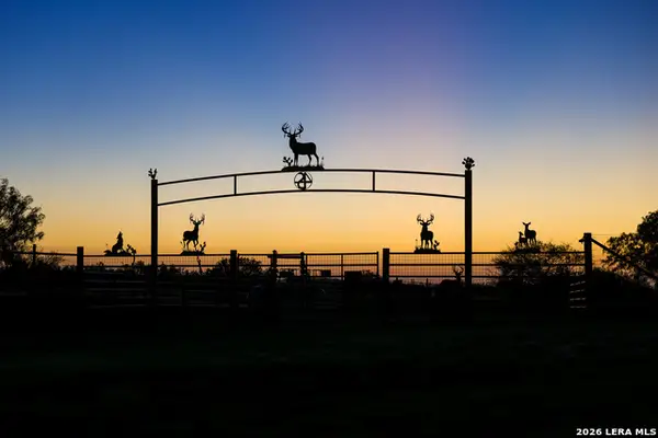 1909 Hubbard Rd, Cotulla, TX 78014
