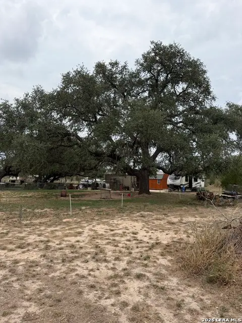 42 E King Phillips Ave, Poteet, TX 78065 - #1
