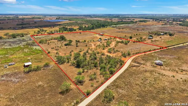 2280 County Road 117, Nixon, TX 78140