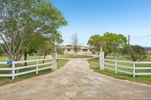 250 Wharton Rd, Kerrville, TX 78028