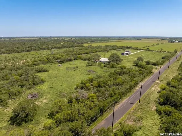 2759 County Road 467, Devine, TX 78016 - #1