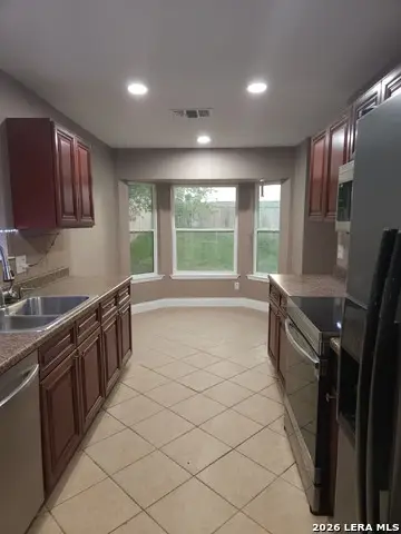 5005 Crestwood Dr, Schertz, TX 78108