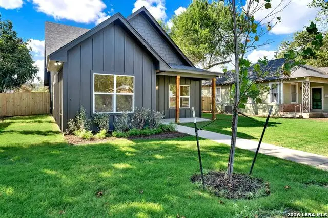 1407 21st St, Hondo, TX 78861 - #3