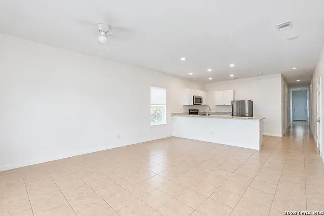 925 S San Joaquin Ave, San Antonio, TX 78237 - #3
