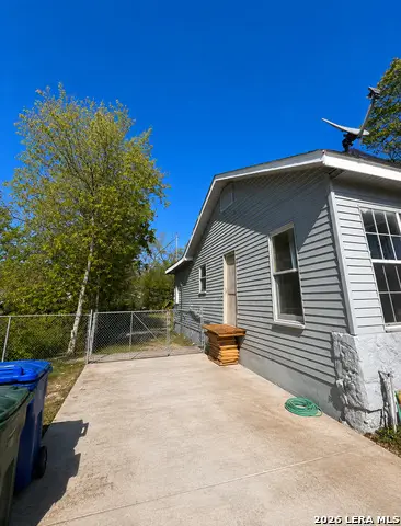427 Cravens Ave, San Antonio, TX 78223 - #3