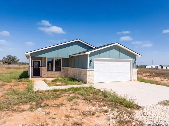 815 E Fm 462, Moore, TX 78057 - #3