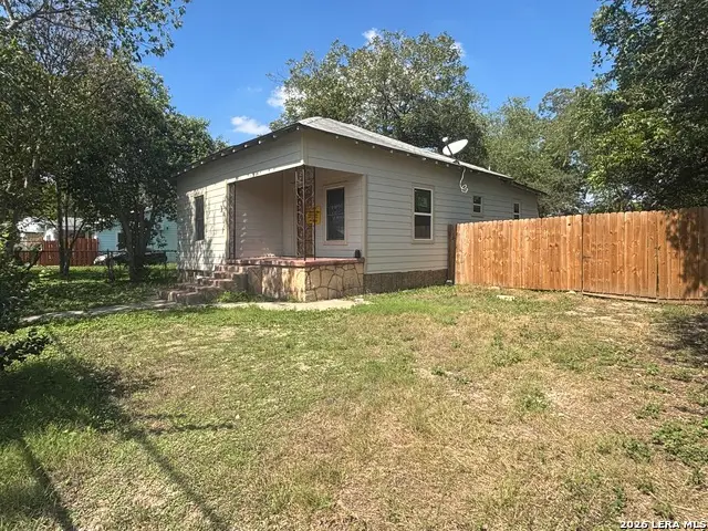 1019 Center St, San Antonio, TX 78202 - #2