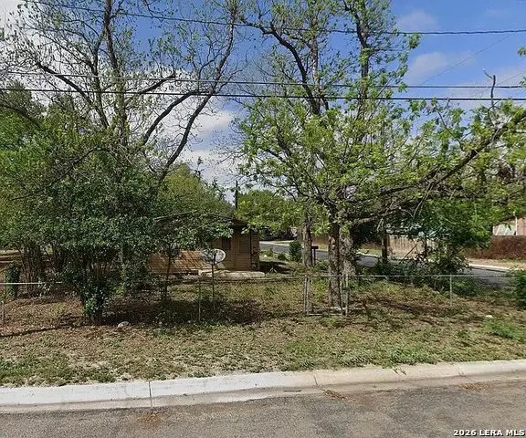 202 16th St, Hondo, TX 78861 - #3