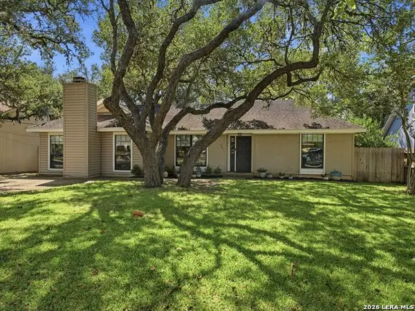 327 Deer Creek Dr, Boerne, TX 78006