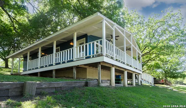 580 River Cliff Dr, Canyon Lake, TX 78133