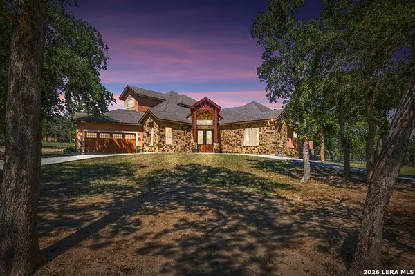 507 Enchanted Oak Dr, La Vernia, TX 78121