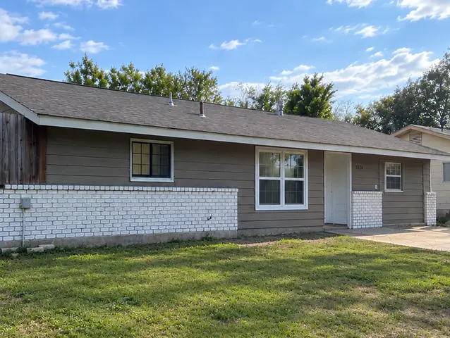 5234 Village Row, San Antonio, TX 78218 - #3