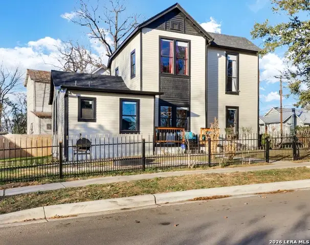 1003 N Hackberry St, San Antonio, TX 78202 - #2
