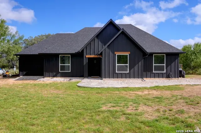 2525 Tomblin Rd, Bigfoot, TX 78005 - #1