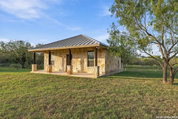 1260 County Road 361, La Vernia, TX 78121