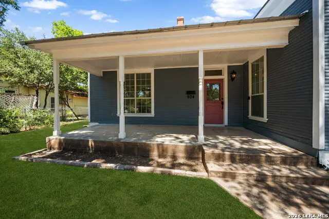 904 17th St, Hondo, TX 78861 - #3